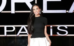 'Người phụ nữ đẹp nhất thế giới' biến Cannes thành sàn diễn riêng với loạt váy áo gây choáng
