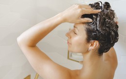 "Cứu tinh" cho da đầu nhạy cảm: Top dầu gội dịu nhẹ giúp sạch gàu, giảm ngứa thần tốc