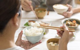 Người sống thọ vẫn ăn cơm mỗi ngày: Đây mới là sai lầm khiến nhiều người nhanh già hơn
