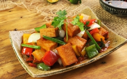 Đậu phụ đem sốt với thứ quả dạt dào mùa hè này, chua ngọt dẻo quánh, mát ruột lại giảm cholesterol cực tốt