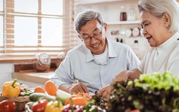 Muốn kéo dài tuổi thọ sau tuổi 50, nhất định phải nhớ 4 nguyên tắc ăn uống này