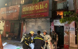 Hà Nội: Kịp thời giải cứu 4 người mắc kẹt trong vụ cháy cửa hàng trên phố Hàng Vôi