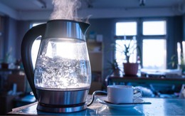 Cách khử mùi nhựa cho bình đun siêu tốc mới mua đơn giản không phải ai cũng biết