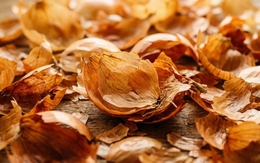 Thứ bạn hay bỏ đi này chính là "gia vị thần thánh" giúp nồi nước dùng trong veo và có màu hổ phách tuyệt đẹp