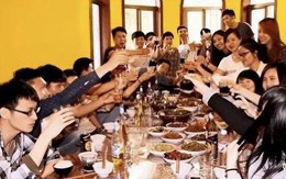 Sau buổi họp lớp, vì câu nói của 'hoa khôi' lúc nửa đêm tôi lập tức rời nhóm chat