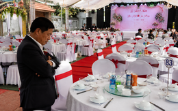 Đặt 100 bàn tiệc hoành tráng cho đám cưới con trai, chú tôi ê chề vì dân làng không một ai đến