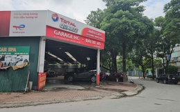 Hà Nội: Đất công quây rào, cắm biển 'cấm vi phạm' nhưng gara ô tô vẫn tấp nập kinh doanh