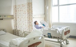 Từng tin con cái là chỗ dựa tuổi già, tôi tỉnh ngộ sau 5 ngày nằm viện một mình