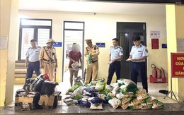 Kiểm tra xe ô tô của một phụ nữ, công an thu giữ hơn 400kg xúc xích, há cảo, thịt viên không rõ nguồn gốc