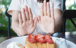 Ở ngưỡng tuổi 50, sau 6 giờ tối không nên ăn những gì để sống thọ?