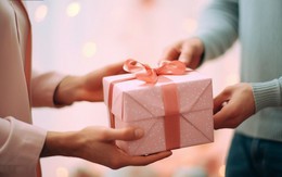 Tặng quà cũng cần EQ: 4 món quà người tinh tế thường tránh tặng người khác