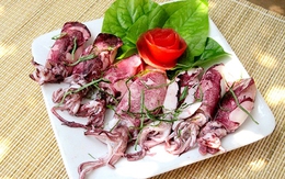 Bí quyết luộc mực tươi giòn, ngọt thơm như nhà hàng và món mực luộc lá lốt cực kỳ ngon cơm