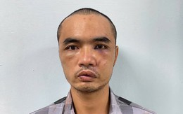 Bắt kẻ có tiền án giết người cầm 2 con dao chém vỡ kính loạt ô tô ở Hà Nội