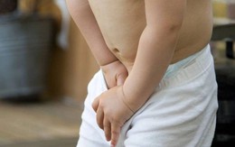 Bé trai 11 tuổi mặc cảm vì dị tật vùng kín, gia đình hối tiếc vì trì hoãn điều trị vì nghĩ trẻ lớn lên sẽ tự khỏi