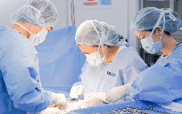 Mãn kinh 5 năm vẫn ra máu âm đạo, người phụ nữ 62 tuổi phát hiện ung thư tử cung