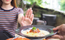 5 thói quen ăn tối làm giảm tuổi thọ, nhiều người Việt vẫn đang mắc phải