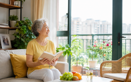 Nghỉ hưu rồi mới hiểu: Không ở cùng con cái, tuổi già lại bình yên hơn