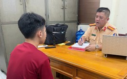 'Bốc đầu' xe máy trên đường, nam thanh niên nhận cái kết nhớ đời