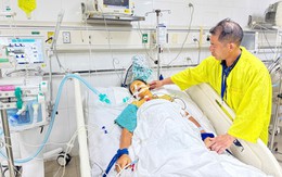 MS 1100: Xót xa gia cảnh mẹ nguy kịch trong phòng hồi sức, con trai bại não mòn mỏi chờ mẹ trở về