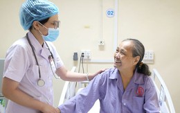 Người phụ nữ sốc nhiễm khuẩn, suy đa cơ quan sau 3 ngày sốt ho, bác sĩ chỉ dấu hiệu nguy hiểm ở người cao tuổi