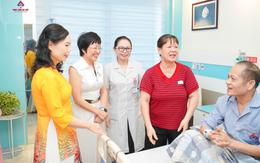 NSND Lan Hương, Trà My, MC Thảo Vân trao yêu thương tại bệnh viện


