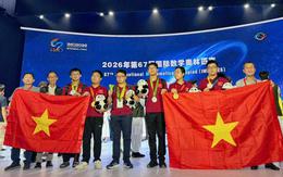 Từng ‘nộp giấy trắng’, nam sinh giành Huy chương Bạc Olympic Toán quốc tế