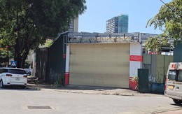 Hà Nội: Sau loạt bài phản ánh, loạt gara ô tô ở Nam Trung Yên đóng cửa, tháo dỡ