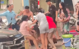 Hà Nội: Nhóm nam nữ 'hỗn chiến' trên vỉa hè phố Quang Trung, công an khẩn trương xác minh