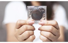 Có cần sử dụng bao cao su nữa không khi đã mãn kinh?
