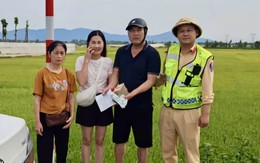 Cảnh sát giao thông Quảng Trị trao trả khoảng 200 triệu đồng cho người đánh rơi.