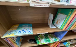 Phụ huynh 'đỏ mắt' không mua được sách giáo khoa, Nhà xuất bản nói gì?