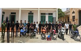 Nhóm thanh, thiếu niên 15 - 18 tuổi mang hung khí rượt đuổi, chặn xe ở Ninh Bình
