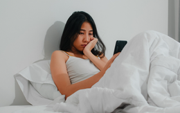 Tôi mất ngủ vì tin nhắn 4 chữ của chồng cũ