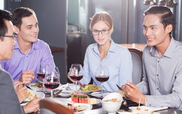 Đừng để vẻ ngoài đánh lừa: Một bữa cơm có thể phơi bày bản chất thật của một người