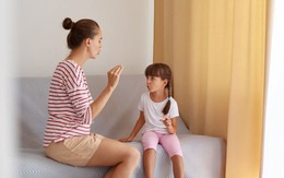 Cha mẹ những đứa trẻ ưu tú không quát mắng khi con mắc lỗi, họ thường làm 1 việc