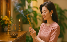 Thắp nhang làm gãy chân nhang, đụng tàn nhang rơi, nhang tắt giữa chừng xử lý thế nào cho an tâm