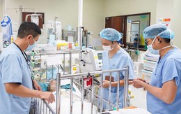 Trẻ 21 tháng tuổi tử vong thương tâm sau sự cố vặn tay ga xe máy điện