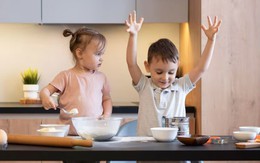 3 thói quen trên bàn ăn có thể tiết lộ trẻ có EQ thấp