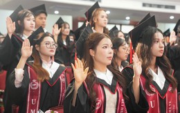 407 tân bác sĩ, dược sĩ, cử nhân Trường Đại học Y Dược, ĐHQGHN nhận bằng tốt nghiệp: 'Trong bất kỳ hoàn cảnh nào, hãy giữ vững y đức'