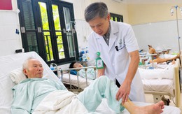 Quyết định táo bạo: Thay cùng lúc khớp háng và khớp vai cho cụ ông 85 tuổi nhiều bệnh nền