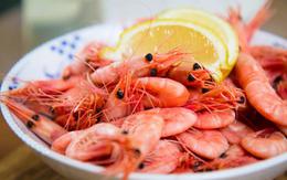 Cứ nghĩ vỏ tôm là 'kho canxi', chuyên gia chỉ ra phần bổ dưỡng hơn lại không phải ở đó
