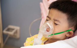 Thời tiết giao mùa, nhiều virus hô hấp gia tăng: Cha mẹ cần làm gì để bảo vệ con?