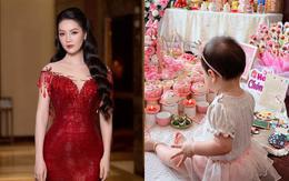 Con gái tròn tuổi của Á hậu Thụy Vân gây chú ý