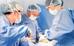 Đi khám sức khỏe tổng quát, người phụ nữ phát hiện ung thư buồng trứng ẩn trong khối u quái 13 cm