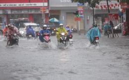 Miền Trung lại hứng mưa lớn dài ngày?