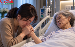 Mẹ già ngoài 70 bị ngất phải nhập viện, tôi mới thấm thía nỗi sợ làm phiền con cái của người lớn tuổi