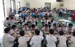 Sau kiểm tra đột xuất, Hà Nội phát hiện hàng loạt bất cập tại bếp ăn bán trú Trường Tiểu học Quảng Bị 1