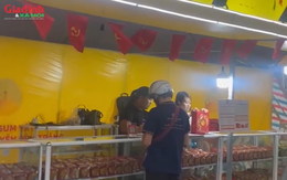 Thị trường bánh trung thu ngày rằm tháng tám: Từ cảnh xếp hàng 'rồng rắn' đến làn sóng bán tháo, xả kho giá rẻ