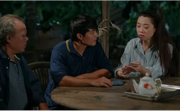 Sau khi lén ghi hình 'cát tặc', Bình lo sợ đang bị theo dõi