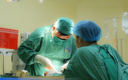 Đập tay vào kính lúc nóng giận, thanh niên 27 tuổi phải phẫu thuật cứu cánh tay